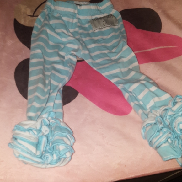 Too small - Picture 1 of 2